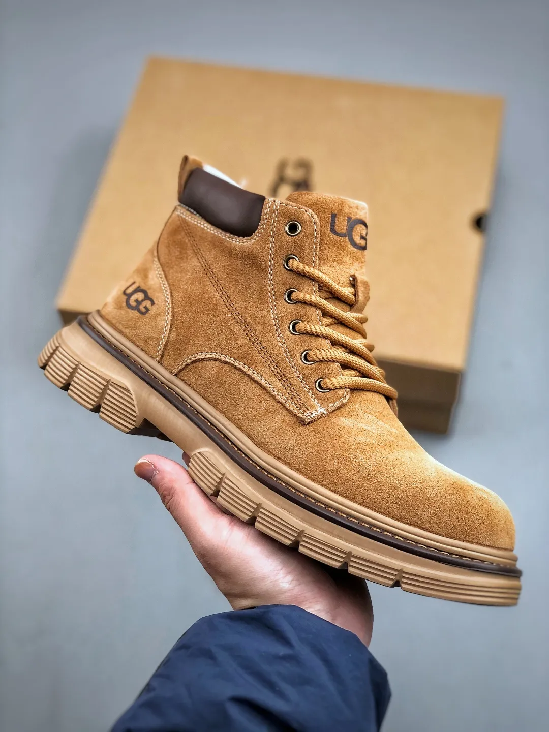 Local 💰560 supports store opening New goods 🚀 #UGG New products for autumn and winter (plush integrated lining 🔥warm and heat-locking) must-have outdoor mid-top casual Martin boots snow boots series Guangdong factory quality Autumn and winter new styles Fashion trend matching The fabric is made of Italian imported frosted cowhide. The whole shoe is made of genuine cowhide. The outsole and hardware are all made from OEM raw materials. Good products do not kill pigs. The quality of the first order is strictly controlled. A full set of official website unified packaging. This year’s winter cold-proof outdoor products are a must-have for daily casual matching for sportsmen‼ American affordable luxury brand [UGG] Tasman Weather Hybrid Tasman hybrid series mid-top lightweight casual Martin boots "Size: 38-44 (one size larger than sports shoes)